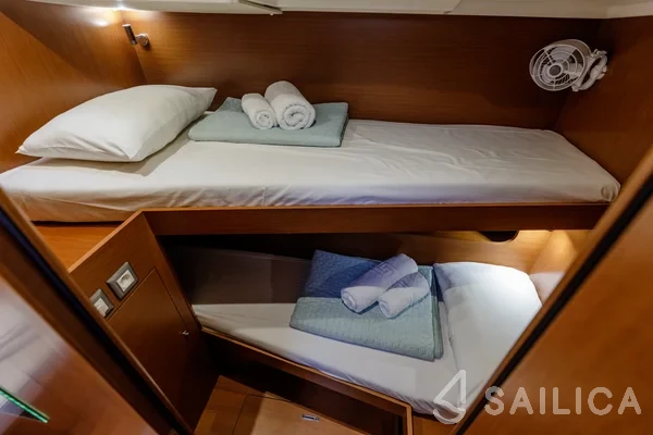 Oceanis 51.1 - Yacht Charter Sailica