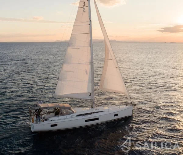 Oceanis 51.1 - Yacht Charter Sailica