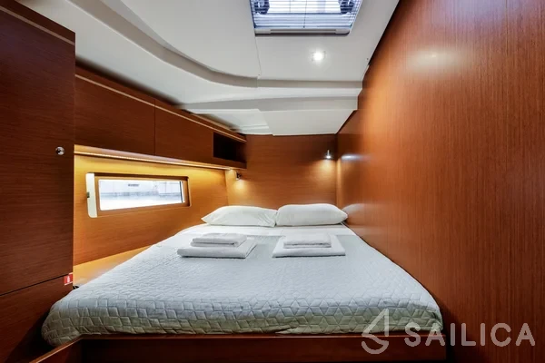 Oceanis 51.1 - Yacht Charter Sailica
