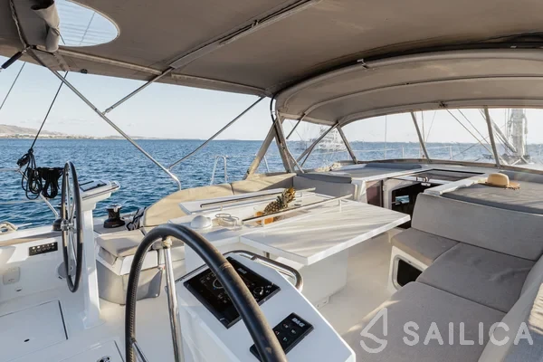 Oceanis 51.1 - Yacht Charter Sailica