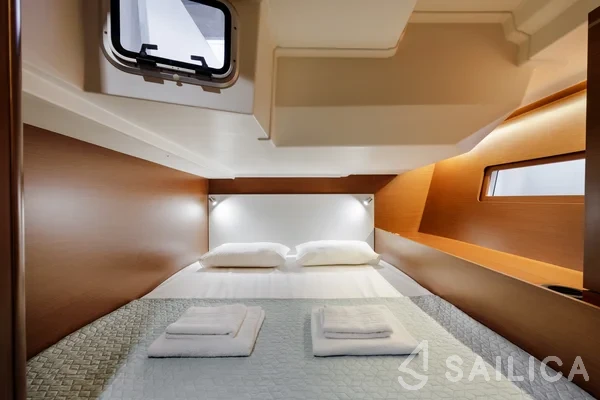 Oceanis 51.1 - Yacht Charter Sailica