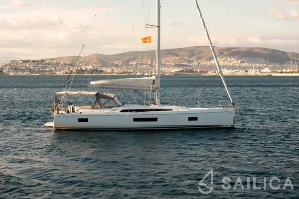 Oceanis 51.1 - Yacht Charter Sailica