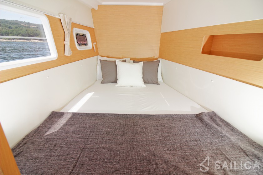 Lagoon 400 - Yacht Charter Sailica