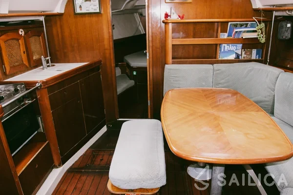 Oceanis 38.1 - Yacht Charter Sailica