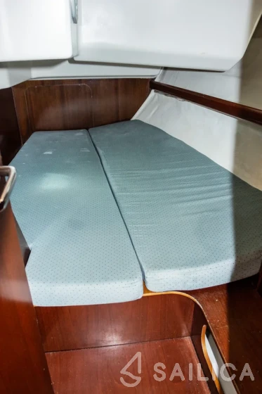 Oceanis 38.1 - Yacht Charter Sailica
