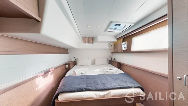 Lagoon 450  Flybridge - Yacht Charter Sailica