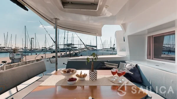 Lagoon 450  Flybridge - Yacht Charter Sailica
