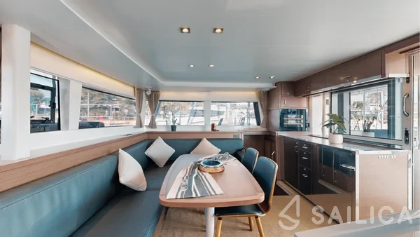 Lagoon 450  Flybridge - Yacht Charter Sailica