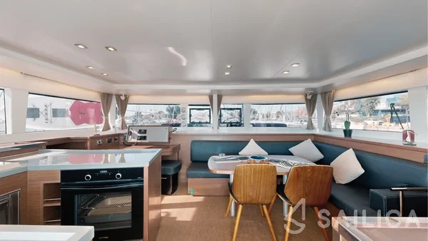 Lagoon 450  Flybridge - Yacht Charter Sailica