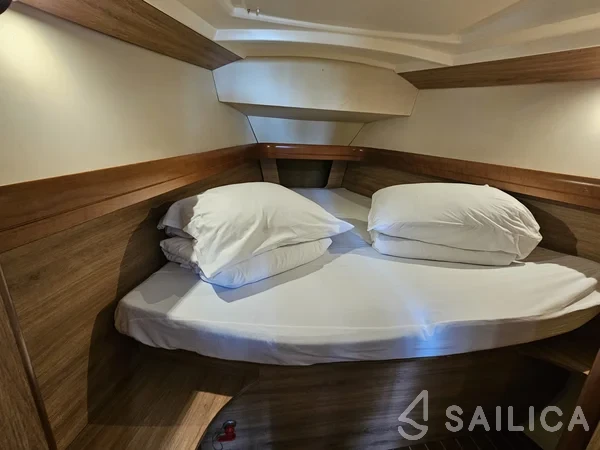Sun Odyssey 42i - Yacht Charter Sailica