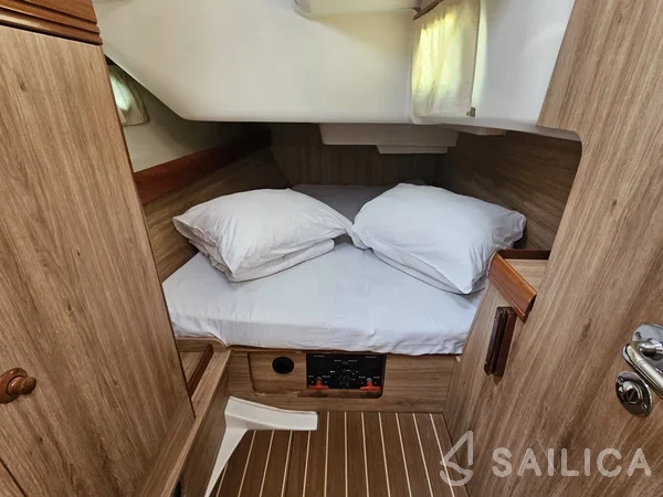 Sun Odyssey 42i - Yacht Charter Sailica