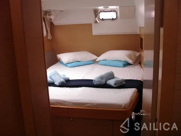 Lagoon 400 - Yacht Charter Sailica