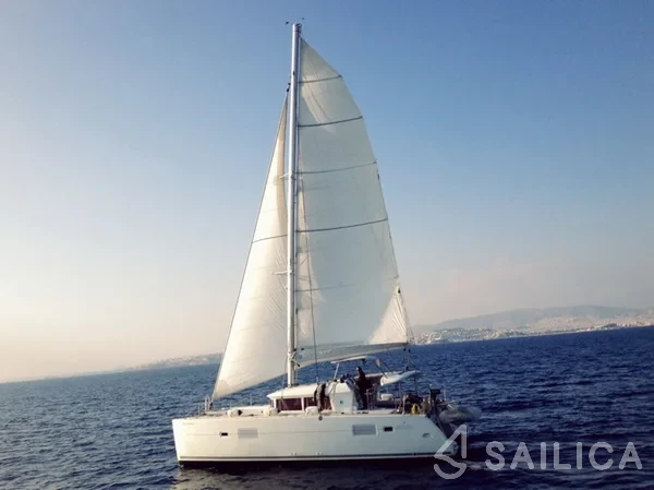 Lagoon 400 - Yacht Charter Sailica