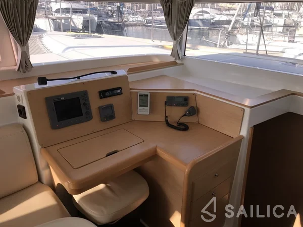 Lagoon 400 - Yacht Charter Sailica