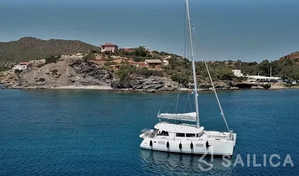 Lagoon 400 - Yacht Charter Sailica