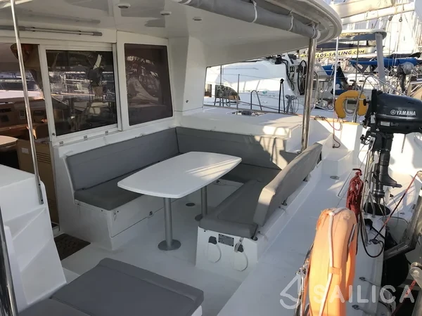 Lagoon 400 - Yacht Charter Sailica