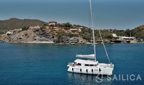 Lagoon 400 - Yacht Charter Sailica