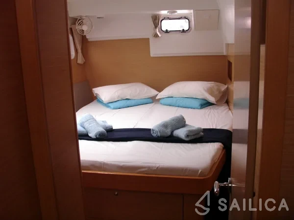 Lagoon 400 - Yacht Charter Sailica