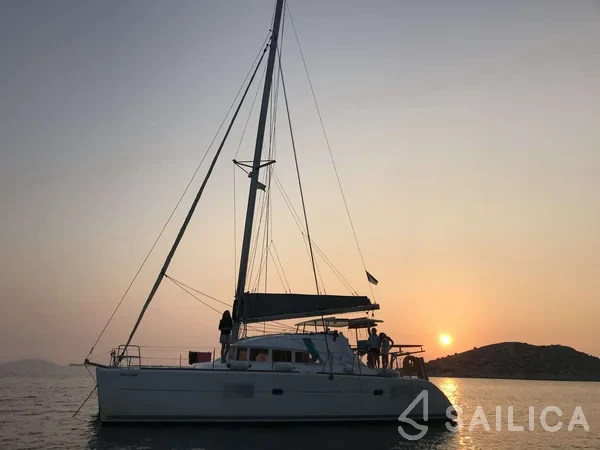 Lagoon 380 - Yacht Charter Sailica