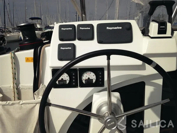 Lagoon 380 - Yacht Charter Sailica