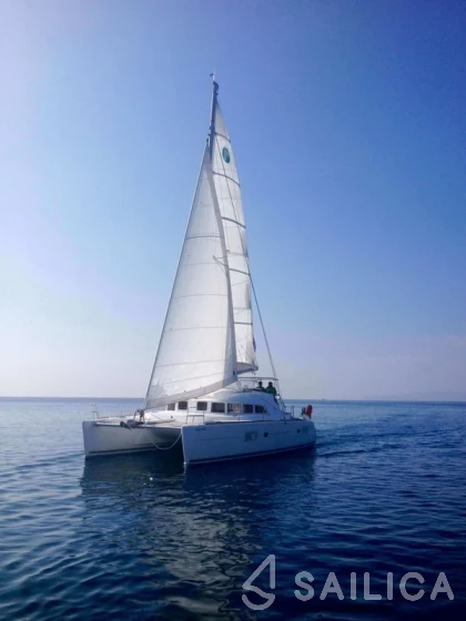 Lagoon 380 - Yacht Charter Sailica