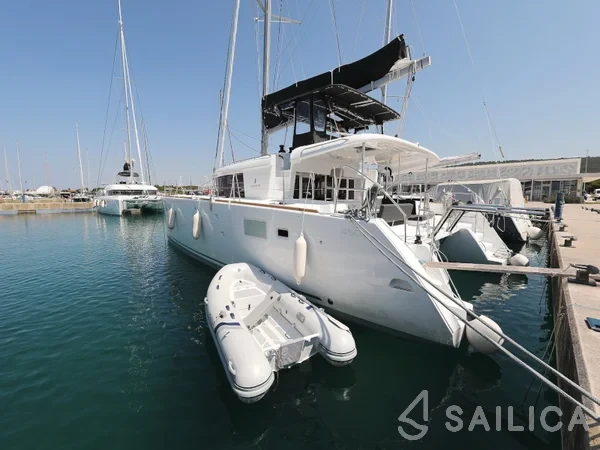 Lagoon 450  Flybridge - Yacht Charter Sailica