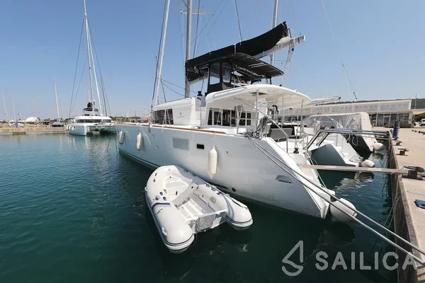 Lagoon 450  Flybridge - Yacht Charter Sailica