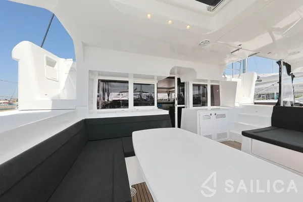 Lagoon 450  Flybridge - Yacht Charter Sailica