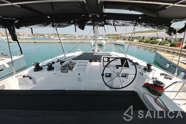 Lagoon 450  Flybridge - Yacht Charter Sailica