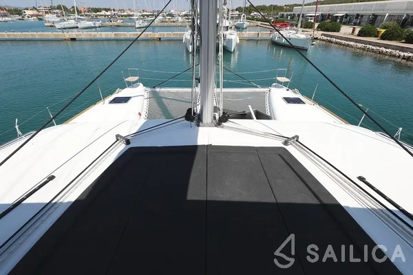 Lagoon 450  Flybridge - Yacht Charter Sailica