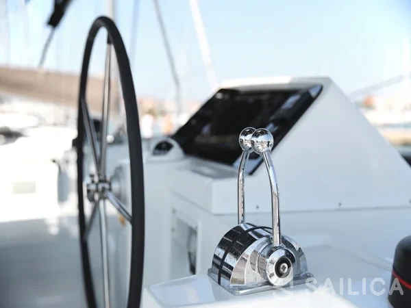 Lagoon 450  Flybridge - Yacht Charter Sailica