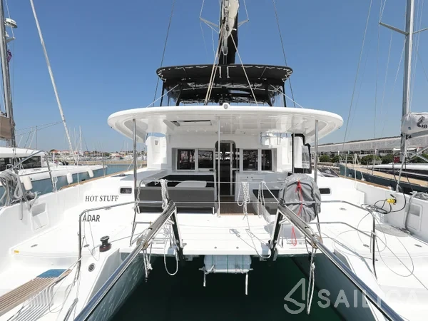 Lagoon 450  Flybridge - Yacht Charter Sailica