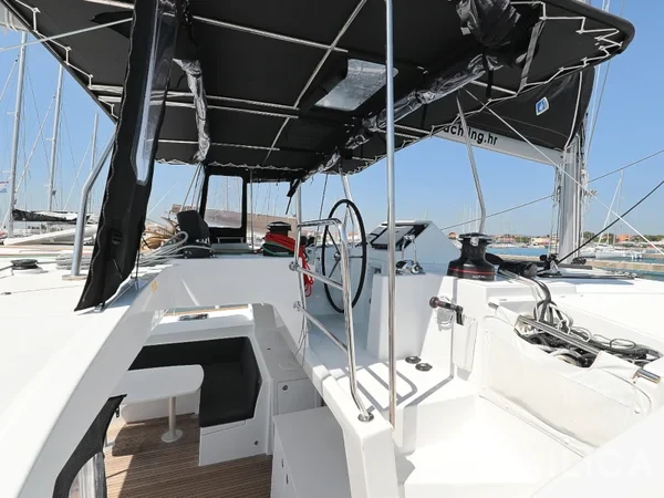 Lagoon 450  Flybridge - Yacht Charter Sailica