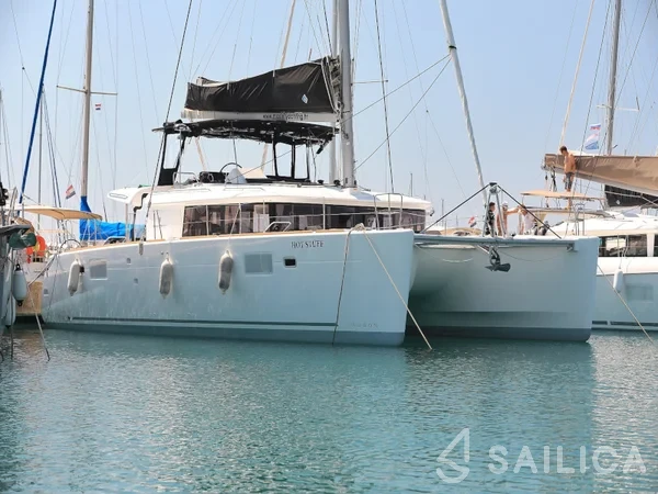 Lagoon 450  Flybridge - Yacht Charter Sailica