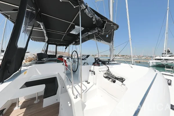 Lagoon 450  Flybridge - Yacht Charter Sailica
