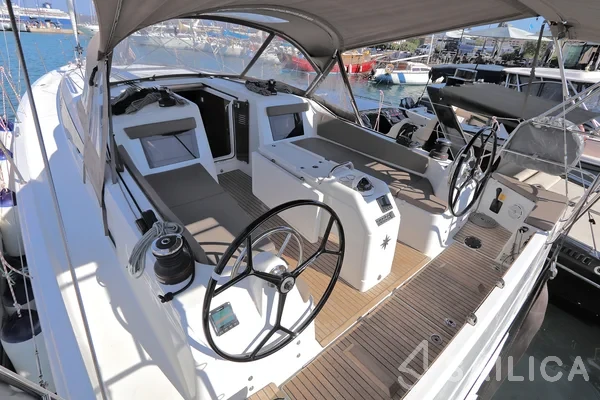Sun Odyssey 410 - Photo #77 Sun Odyssey 410 - Yacht Charter Sailica