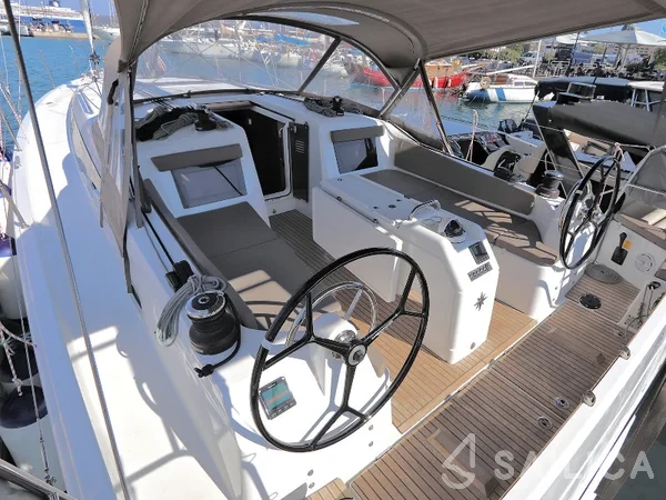 Sun Odyssey 410 - Photo #74 Sun Odyssey 410 - Yacht Charter Sailica