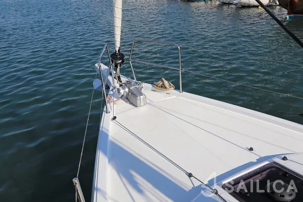 Sun Odyssey 410 - Photo #84 Sun Odyssey 410 - Yacht Charter Sailica