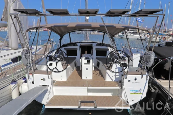 Sun Odyssey 410 - Photo #76 Sun Odyssey 410 - Yacht Charter Sailica