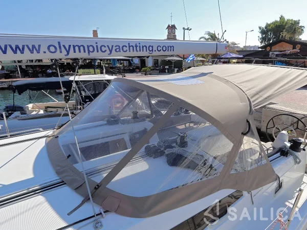 Sun Odyssey 410 - Photo #71 Sun Odyssey 410 - Yacht Charter Sailica