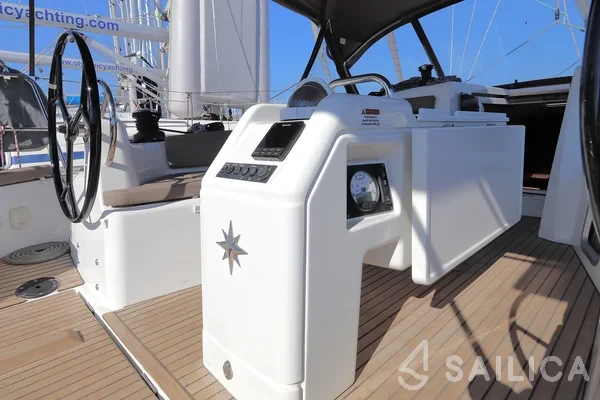 Sun Odyssey 410 - Photo #79 Sun Odyssey 410 - Yacht Charter Sailica