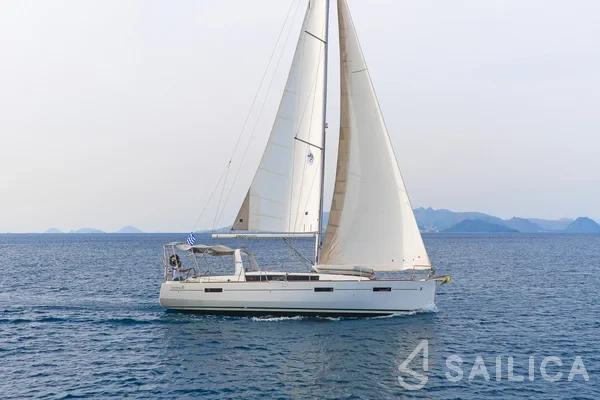 Oceanis 41 - Yacht Charter Sailica