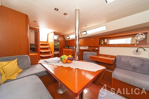 Oceanis 41 - Yacht Charter Sailica