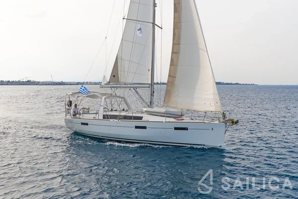 Oceanis 41 - Yacht Charter Sailica