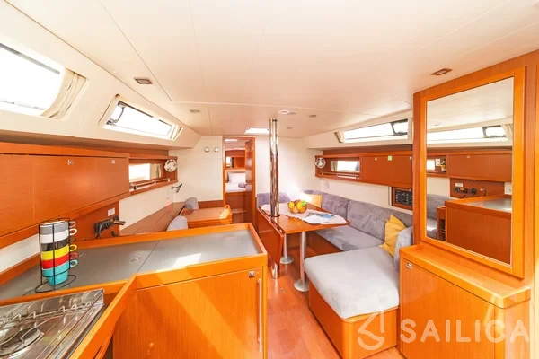 Oceanis 41 - Yacht Charter Sailica