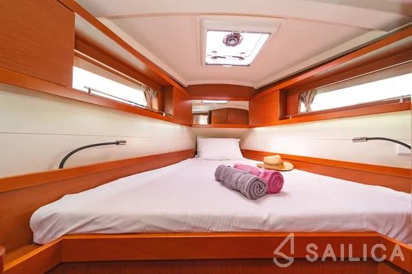 Oceanis 41 - Yacht Charter Sailica