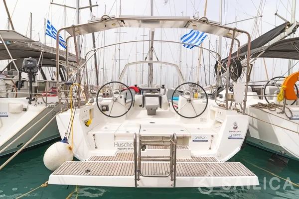 Oceanis 41 - Yacht Charter Sailica