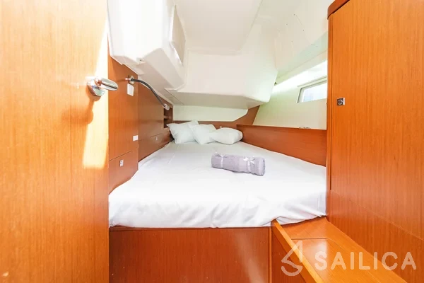 Oceanis 41 - Yacht Charter Sailica