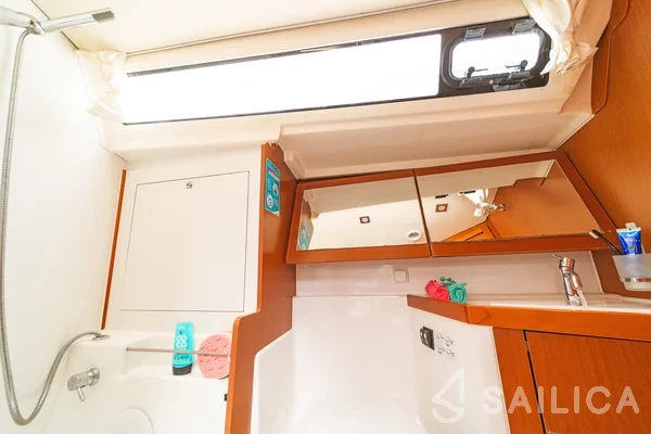 Oceanis 41 - Yacht Charter Sailica