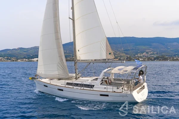 Oceanis 41 - Yacht Charter Sailica